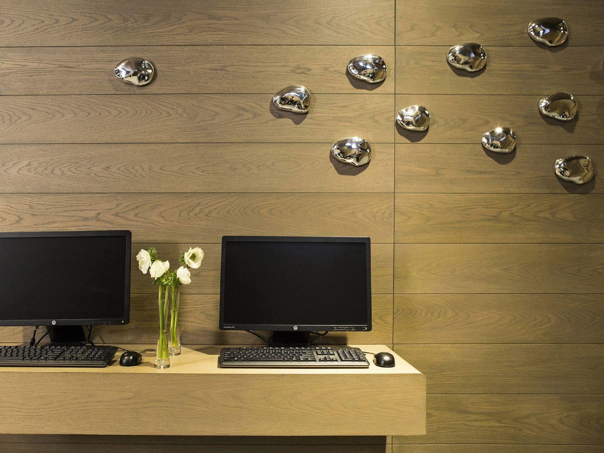 Hotel Ease Mong Kok 4*